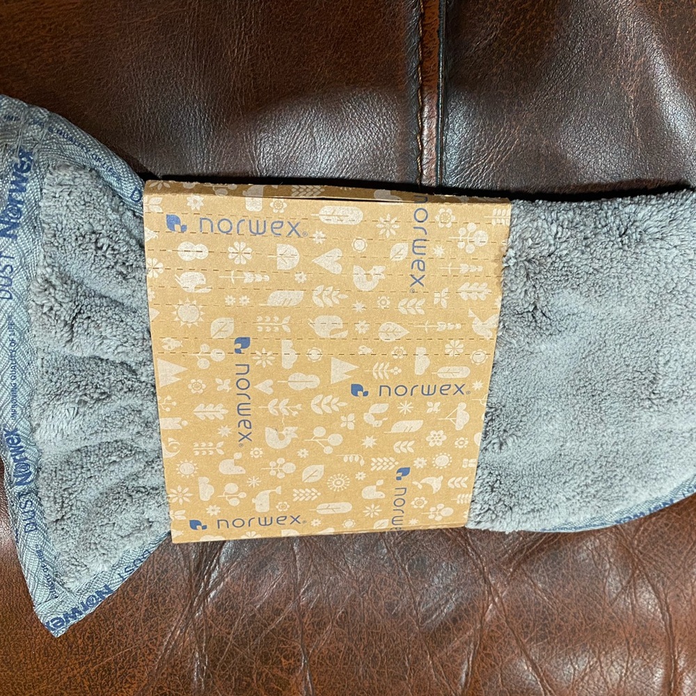 Brand new Norwex dust mitt.